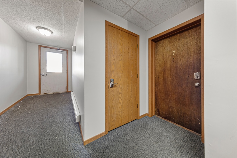 Building Photo - 1402 Division St W