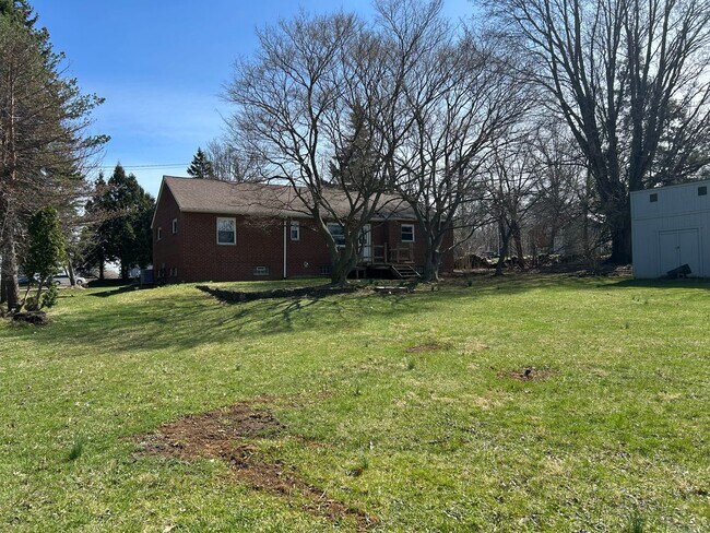 Building Photo - Brick Ranch for Rent in Highland  HTS close to the freeway