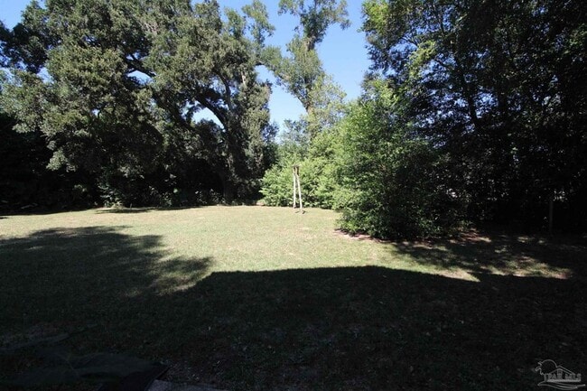 Building Photo - 5 Edgewood Cir