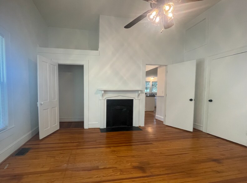 Building Photo - 22 Pelzer St
