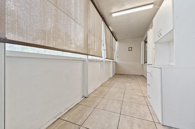 Building Photo - 2770 Garden Dr S