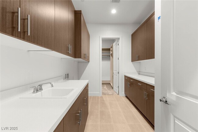 Building Photo - 10793 Vista Altura Ave