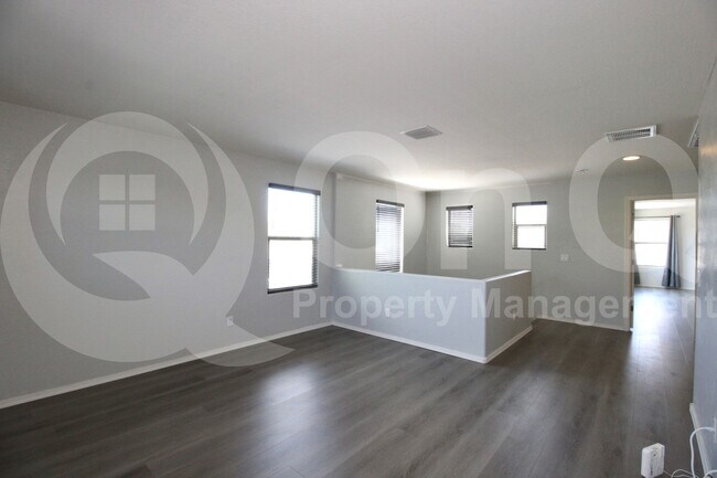 Building Photo - 16401 W Latham St