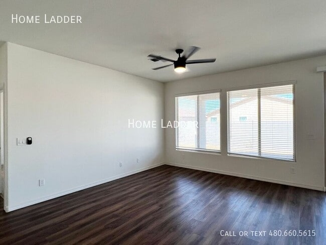 Building Photo - 1652 W Aztec Dr