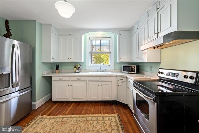 Building Photo - 320 S Loudoun St