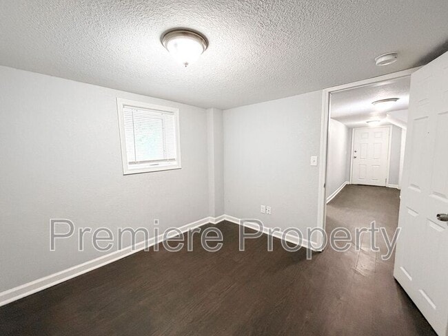 Building Photo - 36 N Poe St