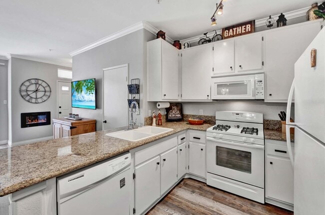 Building Photo - 13133 Le Parc