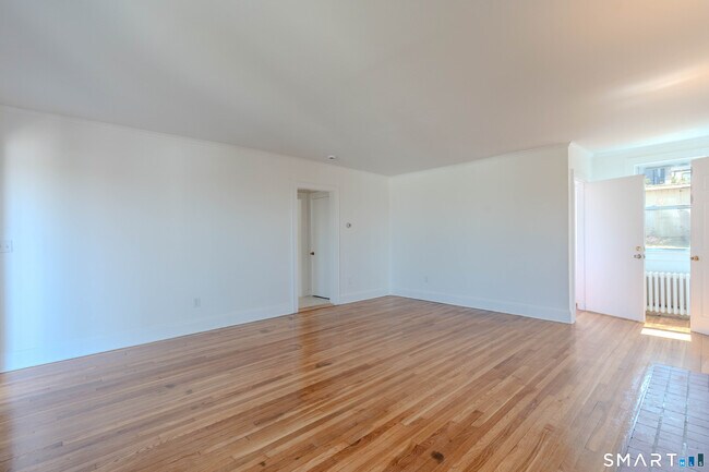 Building Photo - 2 Maplewood Terrace