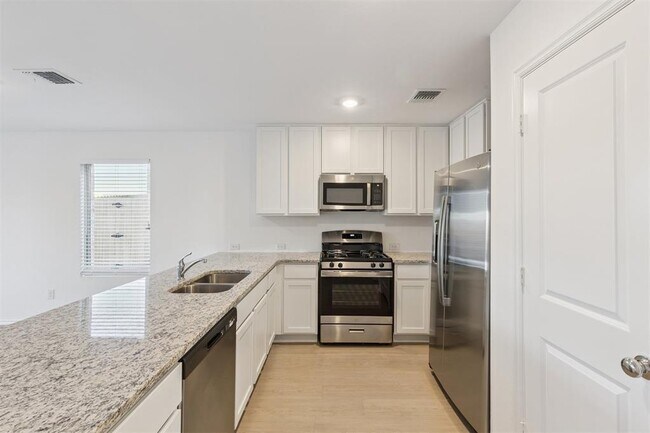 Building Photo - 14910 Parkway Center Ave