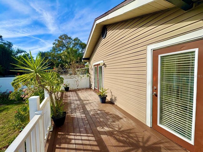 Building Photo - 302 W Haya St