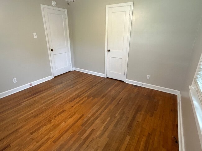 Building Photo - 4 Bedroom | 3 Bathroom Raleigh Home with F...