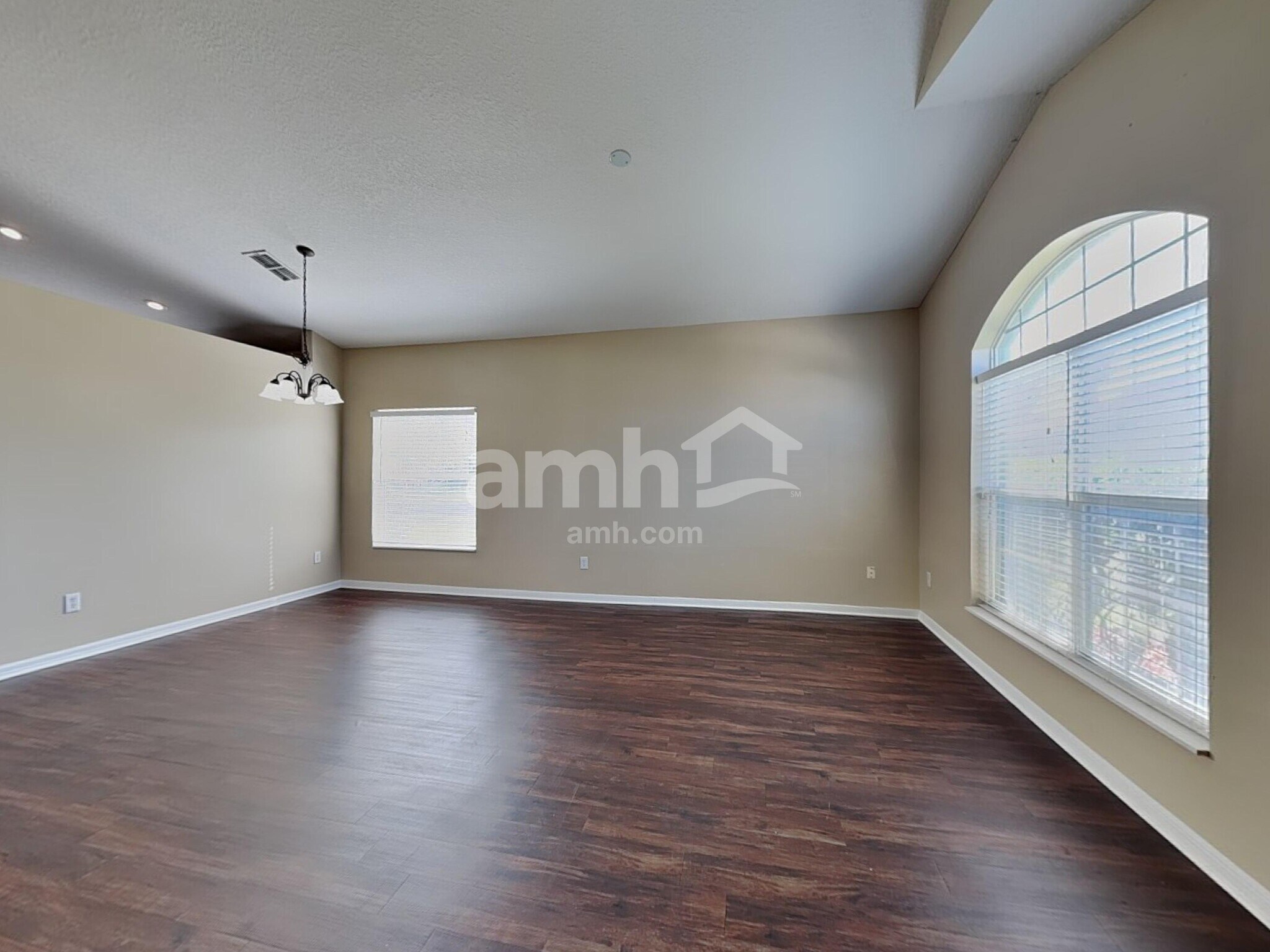 Building Photo - 366 Cabana View Way