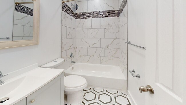 Building Photo - Recently Renovated Stunning Two Bedroom/Three & a Half Bathroom for Rent