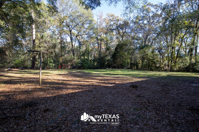 Building Photo - 403 Dogwood Ln