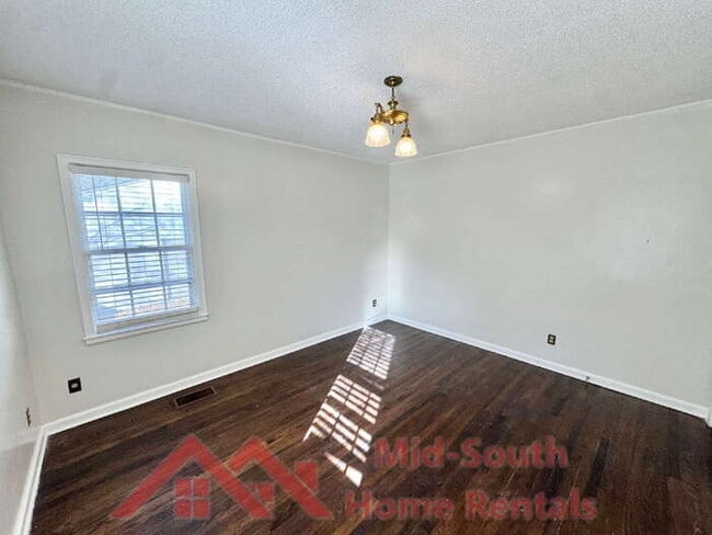 Building Photo - 135 S Greer St