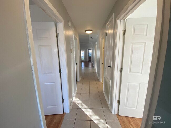 Building Photo - 302 Belle Chase Ct