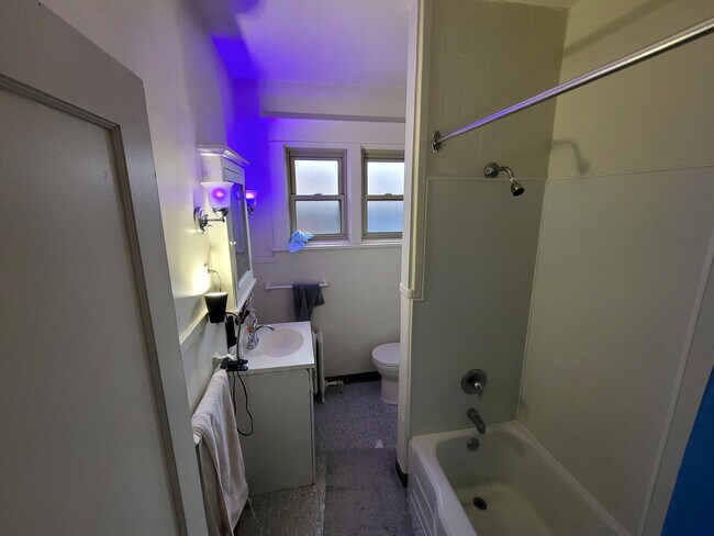 Bathroom - 5724 Solway St