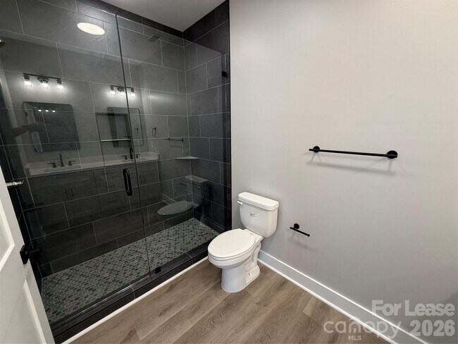 Building Photo - 525 Dellwood Dr