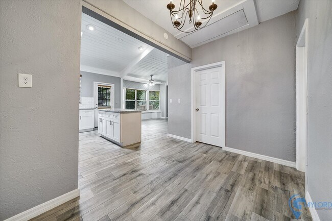 Building Photo - 1412 7th Ave N