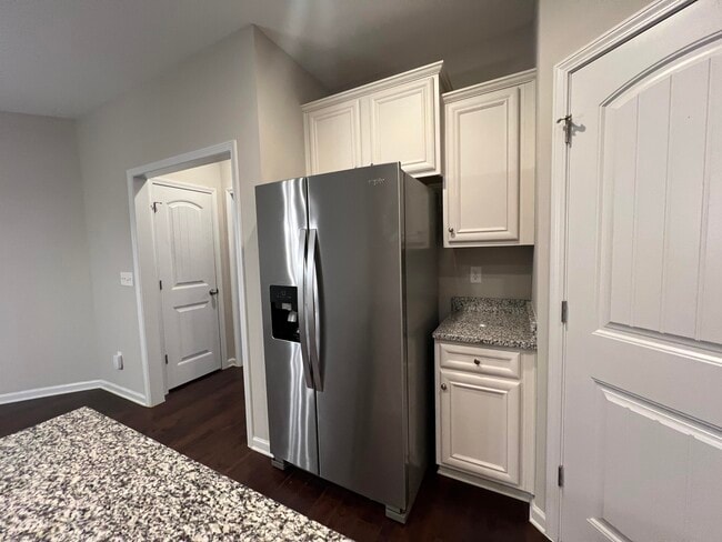 Building Photo - 3177 Mayflower Ln