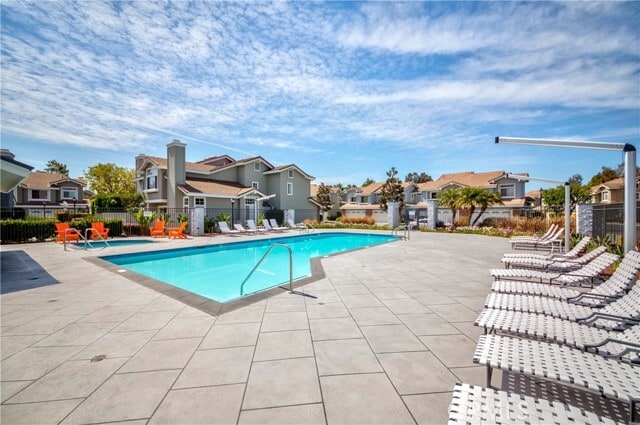 Building Photo - 2182 Avocado Dr