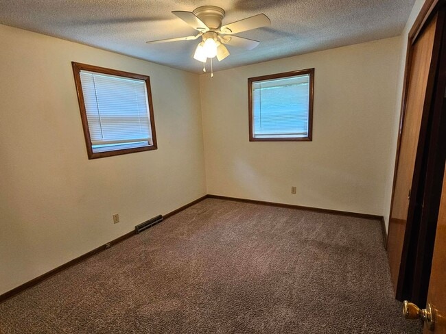 Building Photo - Single Family Home - 3BR-1BA - New Haven M...