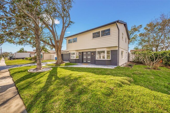 Building Photo - 4622 Bay Crest Dr