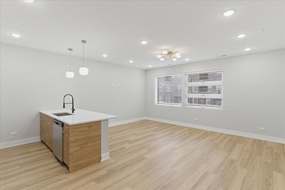 Building Photo - 6222 S King Dr