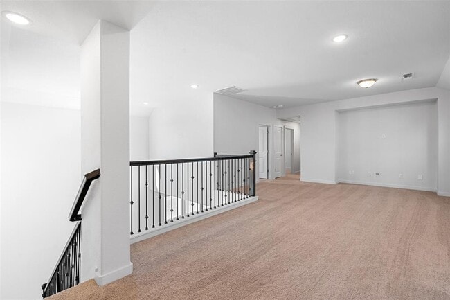 Building Photo - 121 Rangel Dr