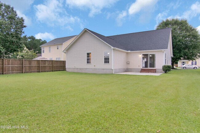 Building Photo - 310 Providence Dr