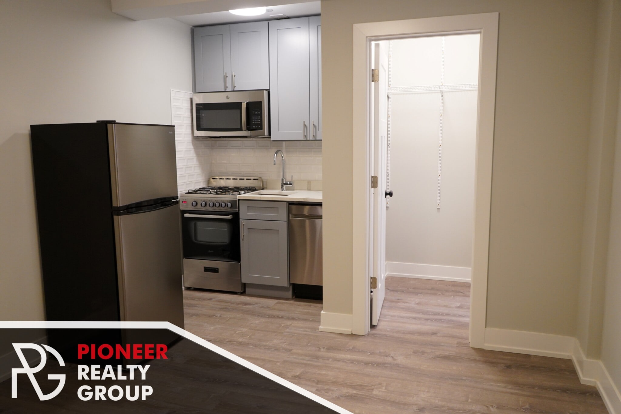 Building Photo - 501 W Belmont Ave