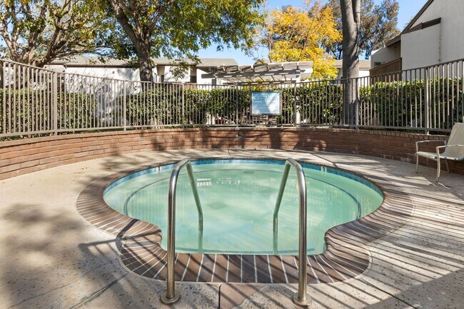 Building Photo - 1341 Caminito Gabaldon