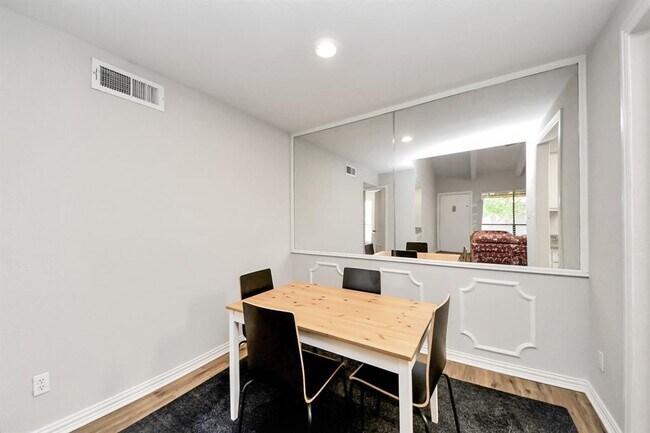 Building Photo - 5711 Sugar Hill Dr