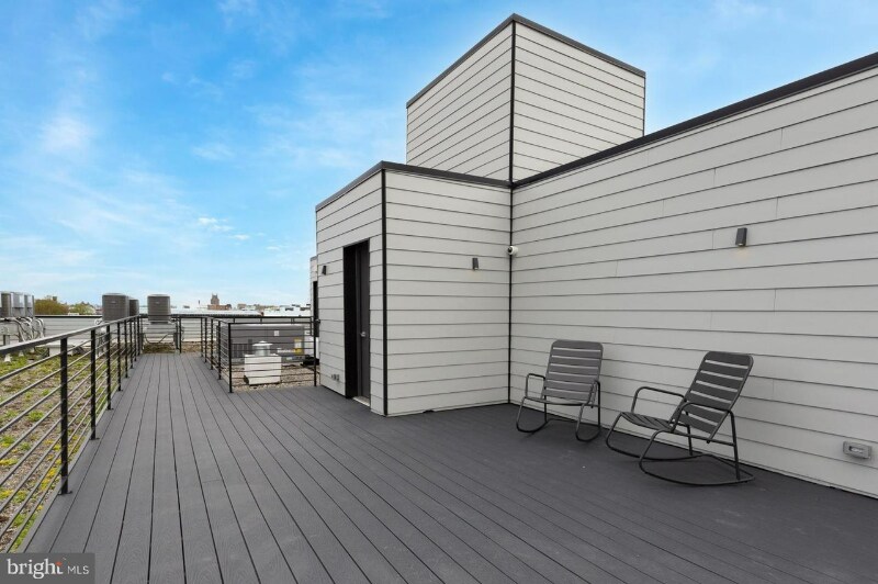 Building Photo - 104 W Berks St
