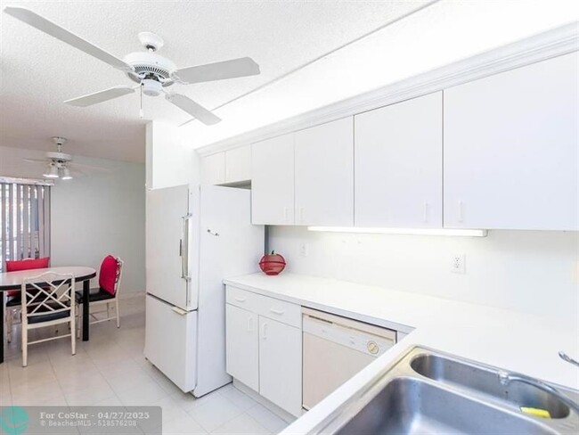 Building Photo - 7660 Trent Dr