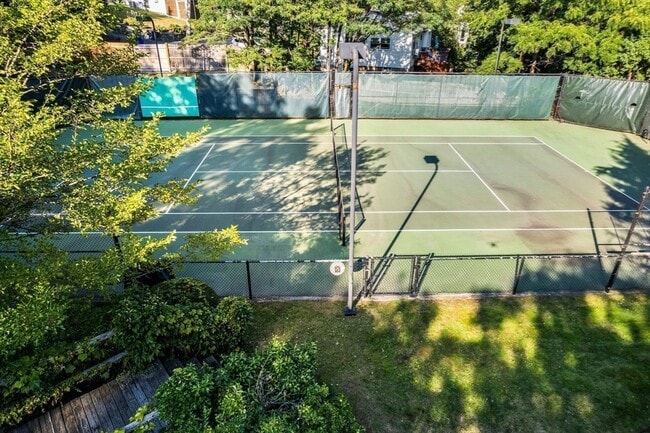 Building Photo - 225 Kenrick St