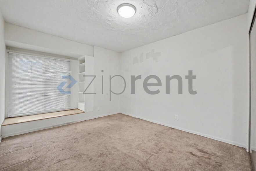 Building Photo - Unit
