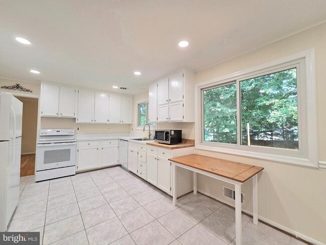 Building Photo - 111 Tamarisk Ct
