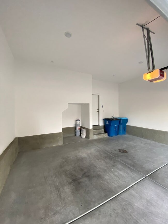 Building Photo - AMERICANA Property Mgmt - New Modern 3 beds - 2 story Townhouse in Inspirada