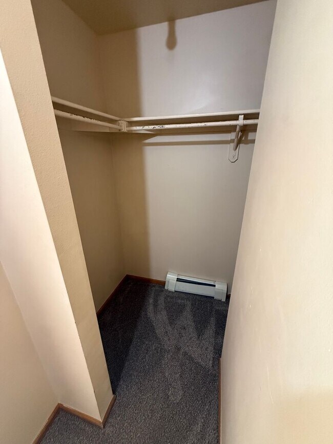 Building Photo - 3131 Bell Dr