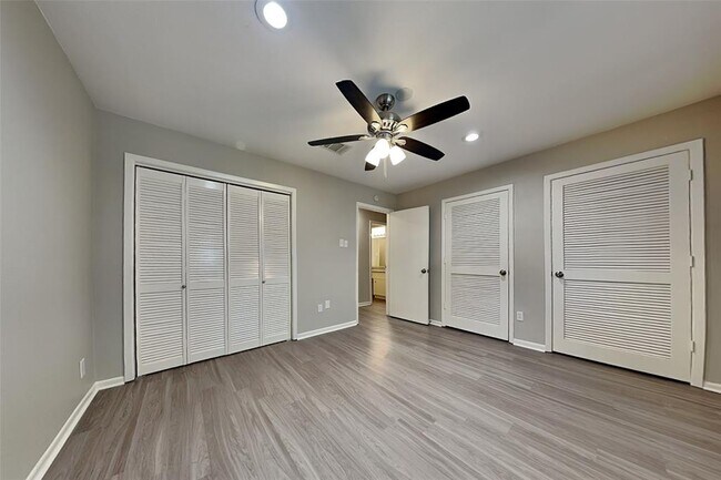 Building Photo - 2318 Turtle Creek Dr