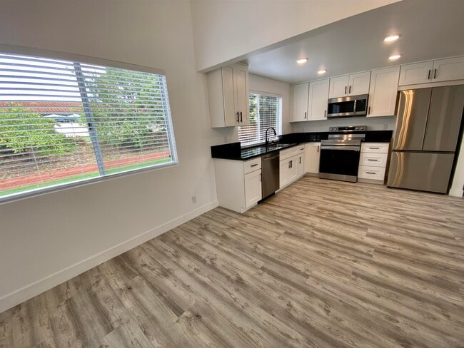 Building Photo - 293 Chapalita Dr