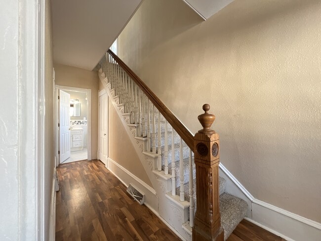 Building Photo - 1950 Bennett St