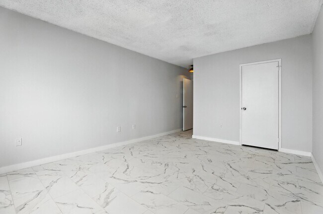 Building Photo - 3705 S George Mason Dr