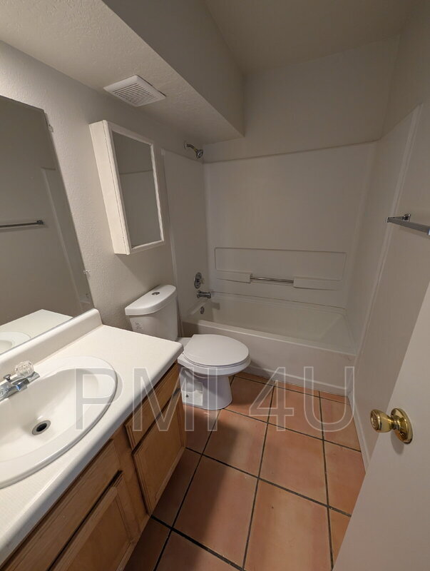 Building Photo - 118 S Main St