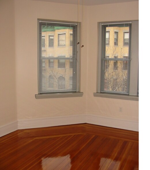 Building Photo - 63 Burbank St