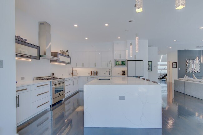 Building Photo - 5017 Milam St