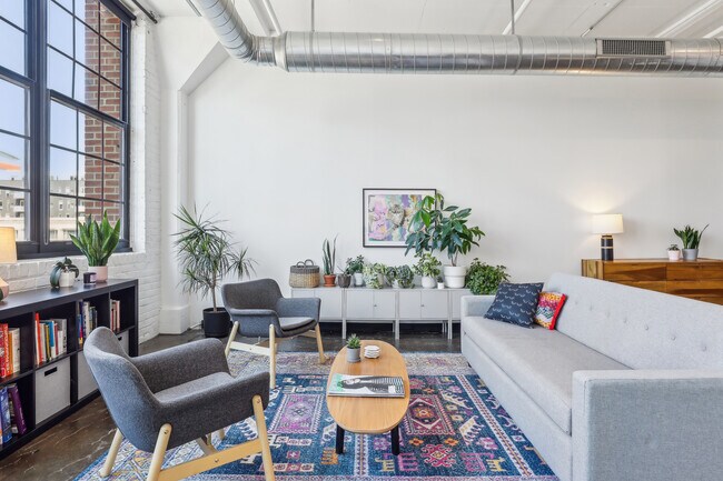 Airy and filled with light. - 500 Robert St N