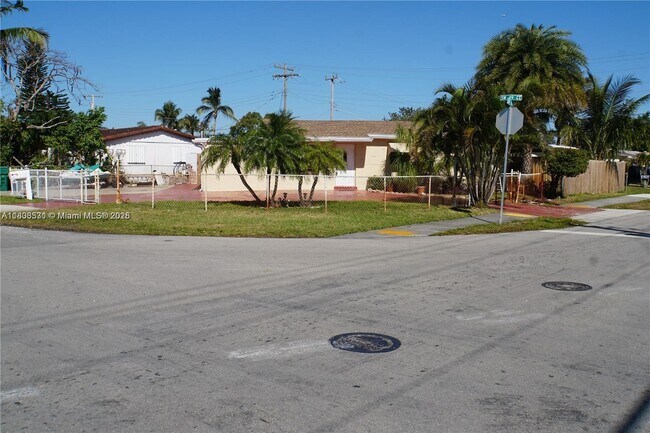 Building Photo - 4361 SW 49th Ct