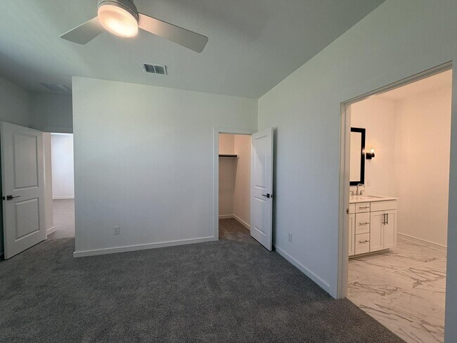 Building Photo - 8338 Bay Oaks Dr